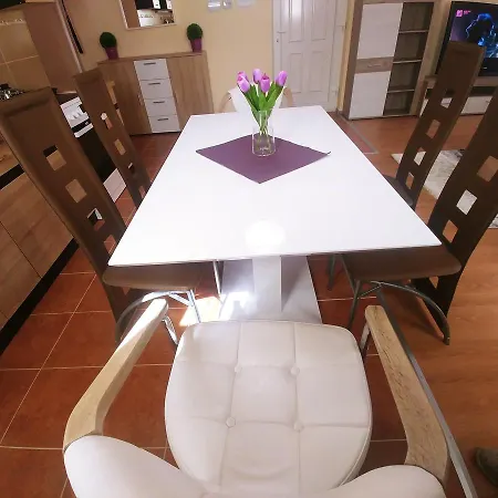 شقة Sarok Apartmanhaz Makó