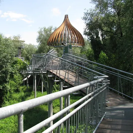 公寓 Sarok Apartmanhaz