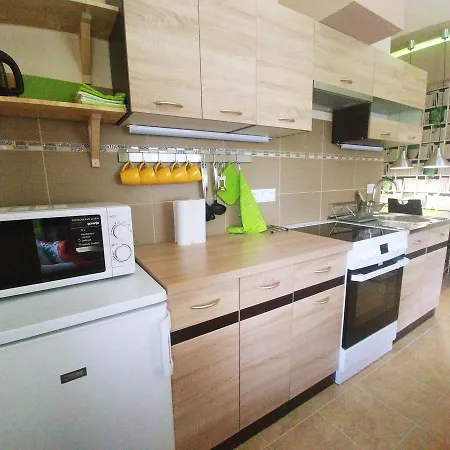 Sarok Apartmanhaz 公寓