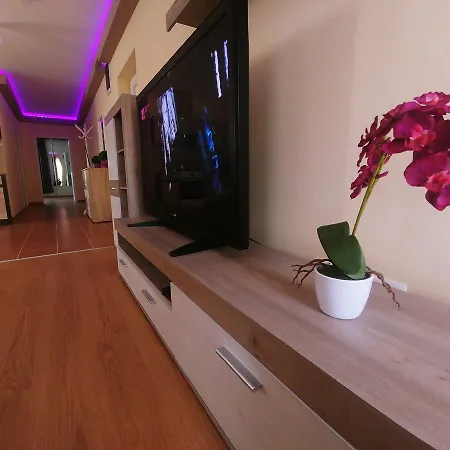 Sarok Apartmanhaz Apartament