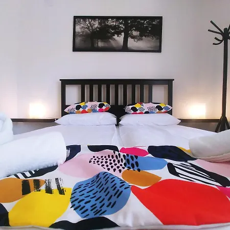 Sarok Apartmanhaz *