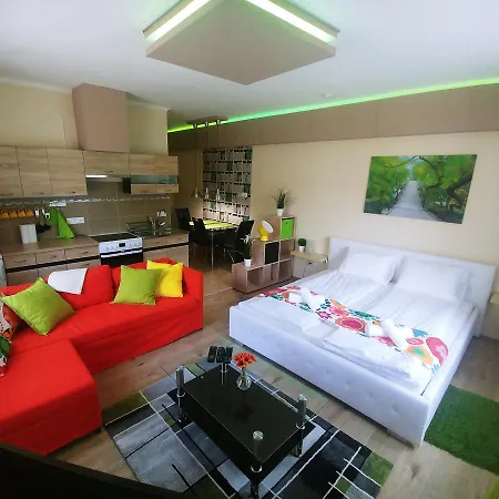 Sarok Apartmanhaz *