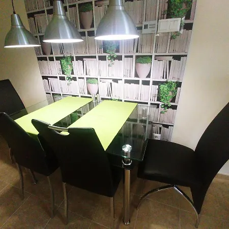 公寓 Sarok Apartmanhaz