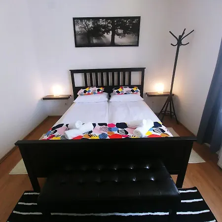 Sarok Apartmanhaz 公寓 *