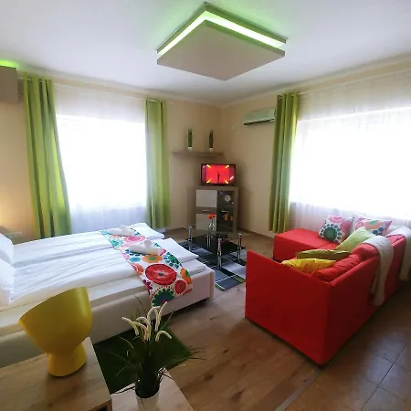 Sarok Apartmanhaz شقة *