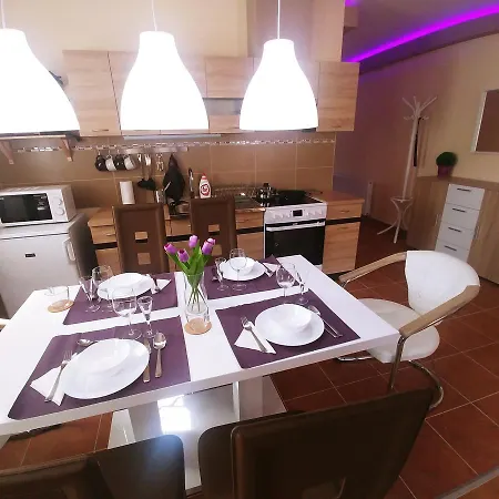 Sarok Apartmanhaz