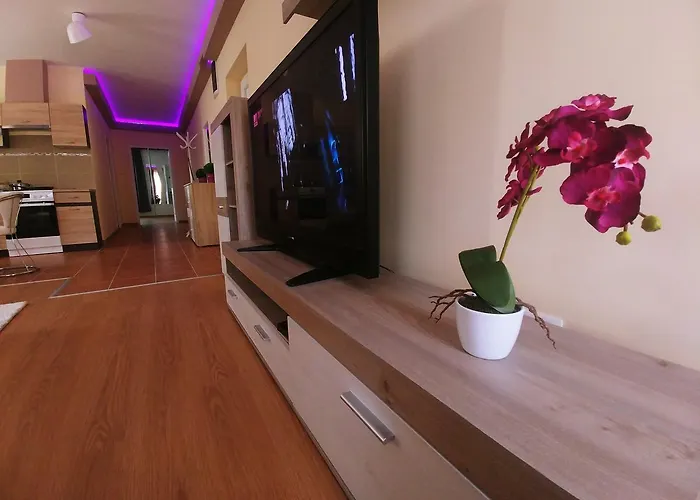Sarok Apartmanhaz דירה