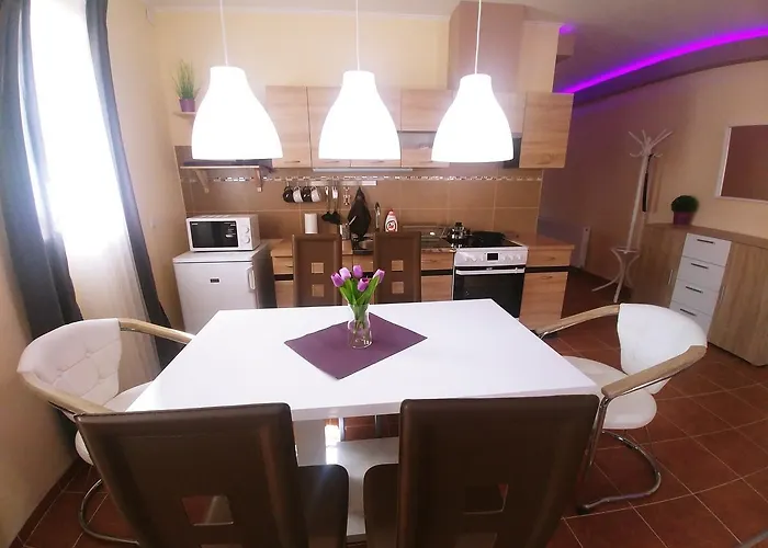 דירה Sarok Apartmanhaz *