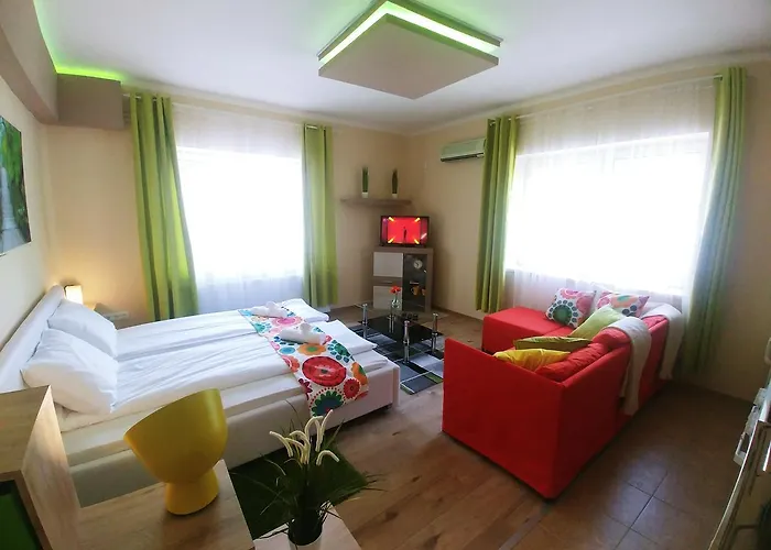 Sarok Apartmanhaz דירה *