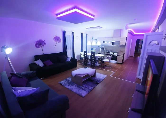 Sarok Apartmanhaz * מאקו