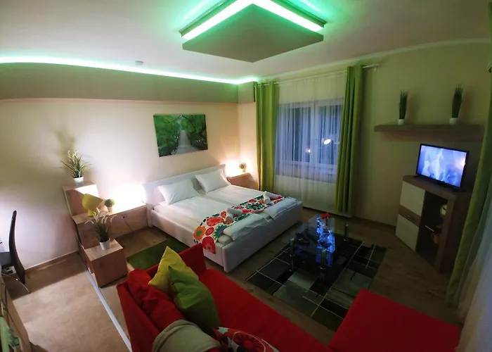 Sarok Apartmanhaz דירה מאקו