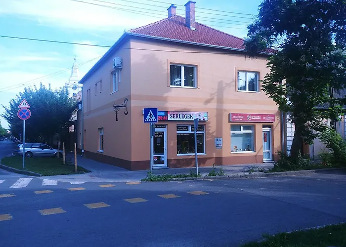 Sarok Apartmanhaz דירה *